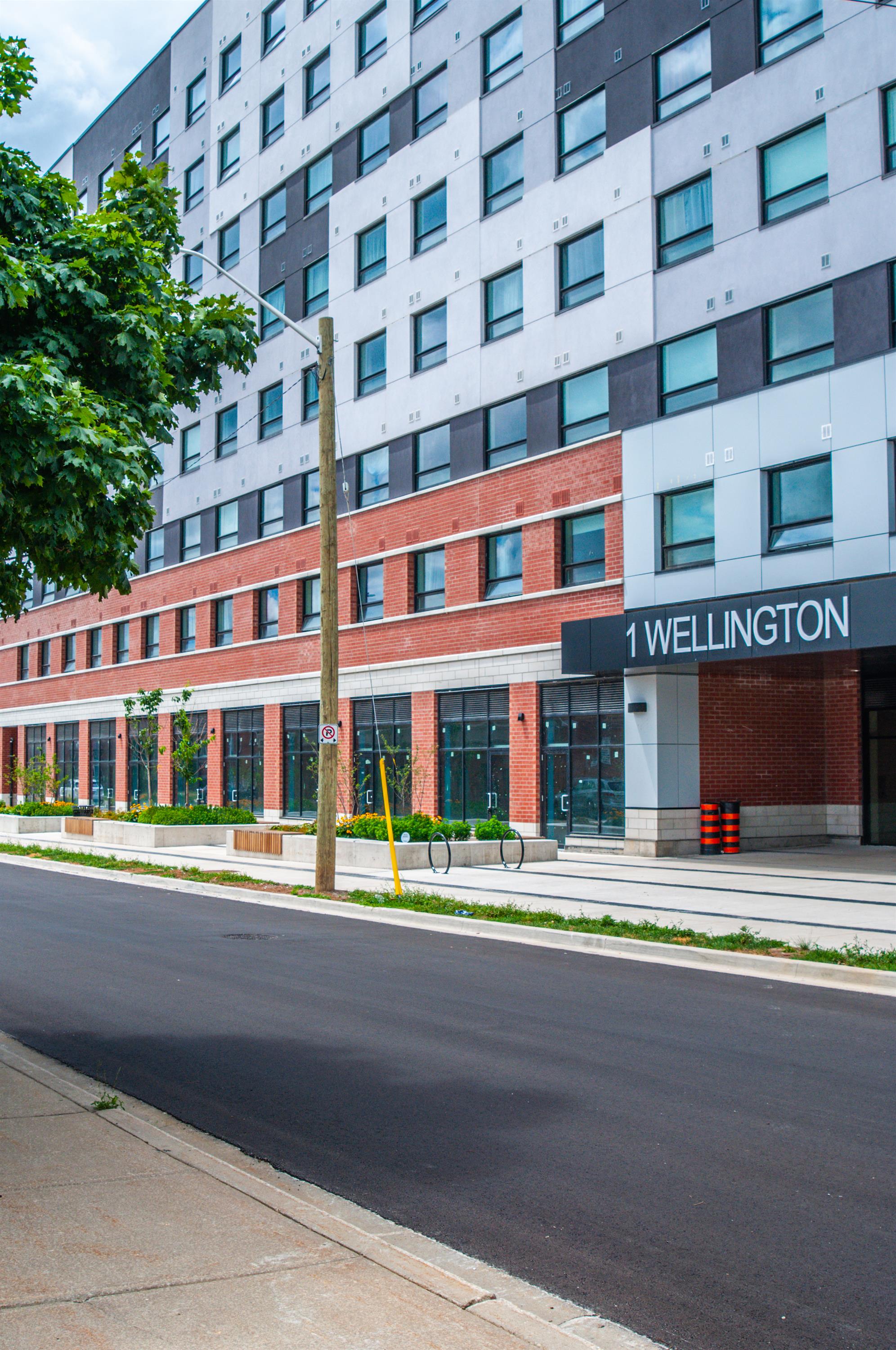 1 Wellington St. Unit 215